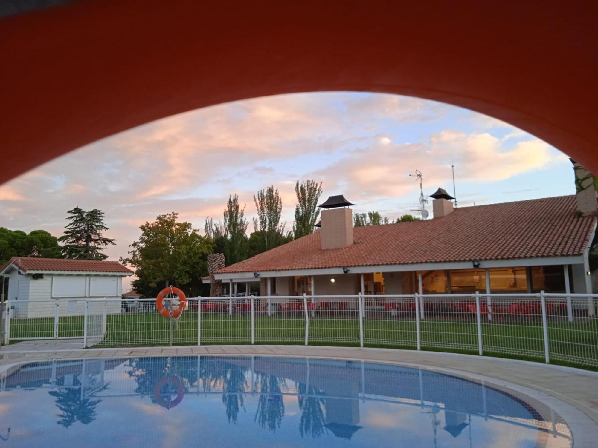Albergue Zaragoza Camping Exteriér fotografie
