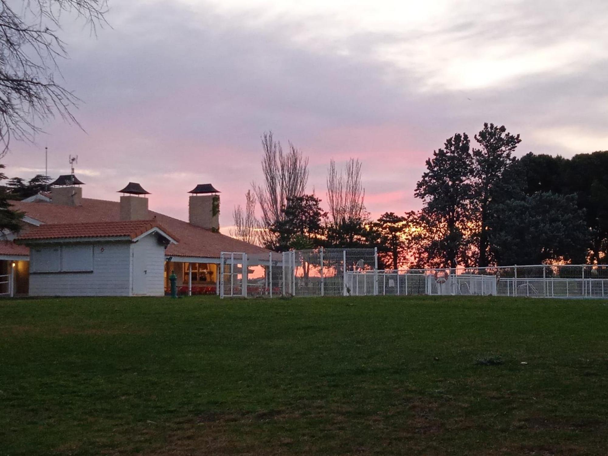 Albergue Zaragoza Camping Exteriér fotografie